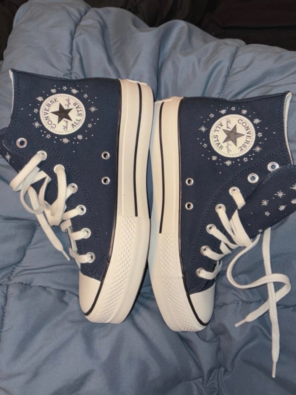 NWB Sz 8 Women’s Navy PLATFORM Converse w/ silver sparkly details